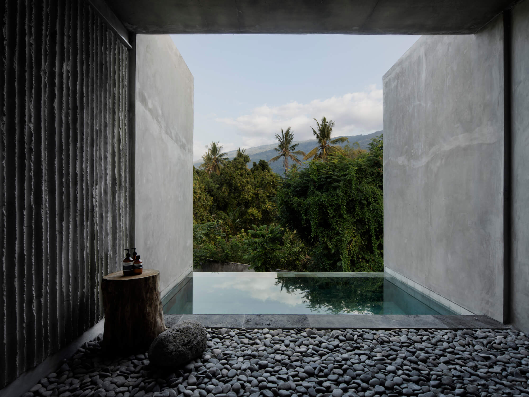 The Tiing Hotel / Nic Brunsdon + MANGUNING